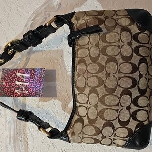 #144 WOMEN'S G.U. COACH BEIGE SIGNATURE BOBO SHOULDER BAG